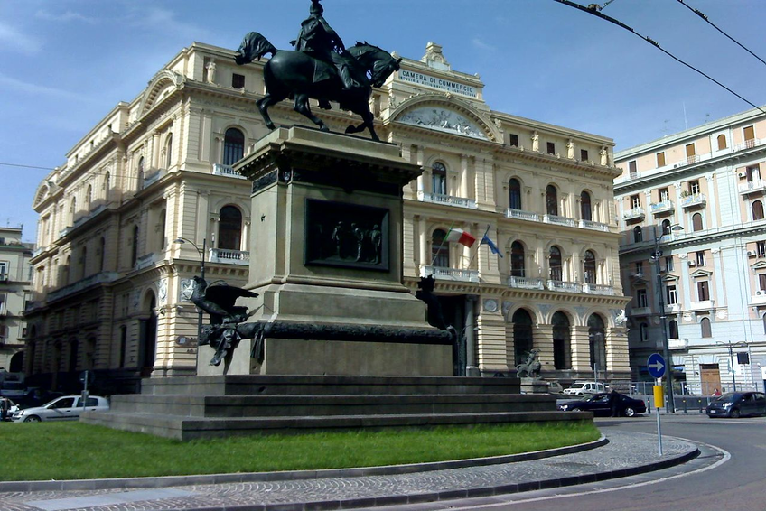 1280px-Piazza_Giovanni_Bovio_(Napoli)